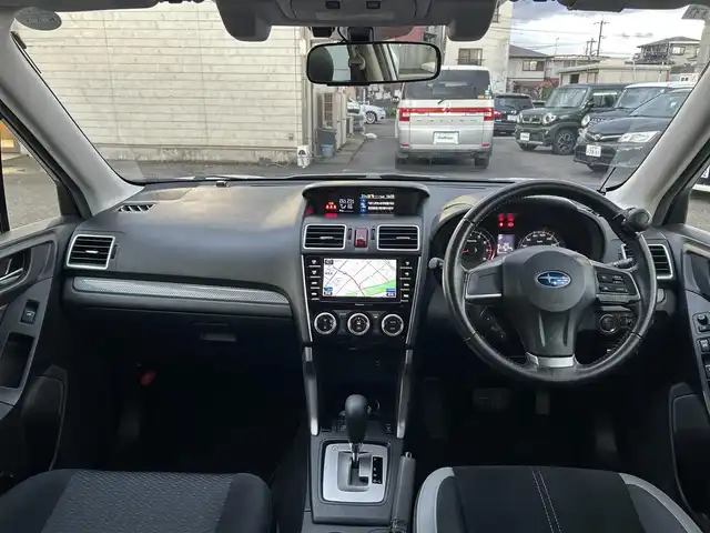 スバル フォレスター 2．0i－L アイサイト プラウドED 大分県 2015(平27)年 7.2万km アイスシルバーメタリック ・純正ナビ（CN-LR700D）/　ワンセグ・DVD/CD・Bluetooth・SD・ラジオ/・助手席回転シート/・アイサイト/　全車速追従機能付クルーズコントロール/　先行車発進お知らせ機能/　マルチファンクションディスプレイ/・プッシュエンジンスタート/・パワーシート/・ステアリングスイッチ/・ETC/・プリクラッシュセーフティシステム/・シートヒーターD席/・レーンキープアシスト/・横滑り制御システム/・ドライブレコーダー　SAA3060320/・純正17インチアルミホイル/・革巻きステアリング/・ウィンカーミラー/・リフトアップシート　N席/・ドアバイザー/・純正フロアマット/・取扱説明書/・保証書/・スペアキー１本