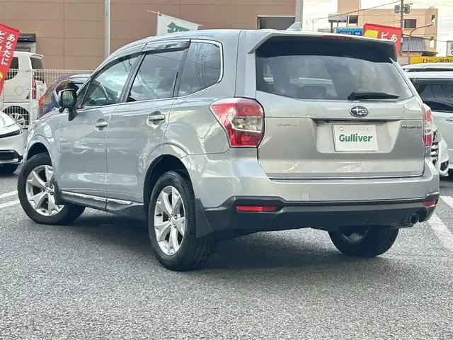 スバル フォレスター 2．0i－L アイサイト プラウドED 大分県 2015(平27)年 7.2万km アイスシルバーメタリック ・純正ナビ（CN-LR700D）/　ワンセグ・DVD/CD・Bluetooth・SD・ラジオ/・助手席回転シート/・アイサイト/　全車速追従機能付クルーズコントロール/　先行車発進お知らせ機能/　マルチファンクションディスプレイ/・プッシュエンジンスタート/・パワーシート/・ステアリングスイッチ/・ETC/・プリクラッシュセーフティシステム/・シートヒーターD席/・レーンキープアシスト/・横滑り制御システム/・ドライブレコーダー　SAA3060320/・純正17インチアルミホイル/・革巻きステアリング/・ウィンカーミラー/・リフトアップシート　N席/・ドアバイザー/・純正フロアマット/・取扱説明書/・保証書/・スペアキー１本