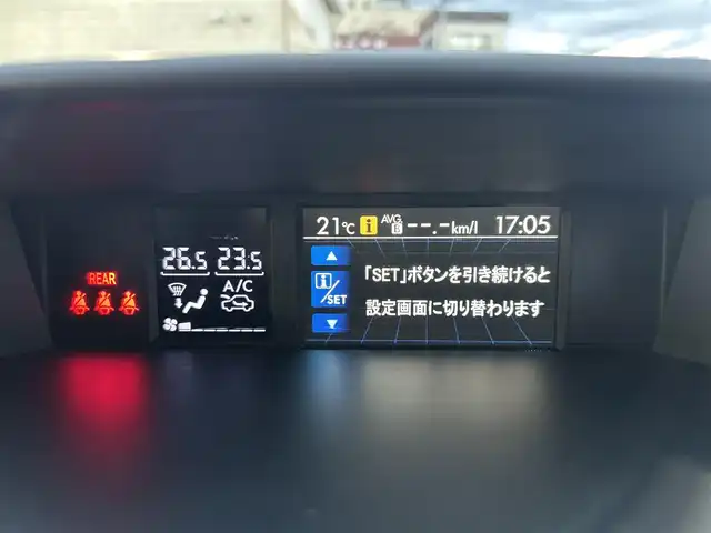 スバル フォレスター 2．0i－L アイサイト プラウドED 大分県 2015(平27)年 7.2万km アイスシルバーメタリック ・純正ナビ（CN-LR700D）/　ワンセグ・DVD/CD・Bluetooth・SD・ラジオ/・助手席回転シート/・アイサイト/　全車速追従機能付クルーズコントロール/　先行車発進お知らせ機能/　マルチファンクションディスプレイ/・プッシュエンジンスタート/・パワーシート/・ステアリングスイッチ/・ETC/・プリクラッシュセーフティシステム/・シートヒーターD席/・レーンキープアシスト/・横滑り制御システム/・ドライブレコーダー　SAA3060320/・純正17インチアルミホイル/・革巻きステアリング/・ウィンカーミラー/・リフトアップシート　N席/・ドアバイザー/・純正フロアマット/・取扱説明書/・保証書/・スペアキー１本