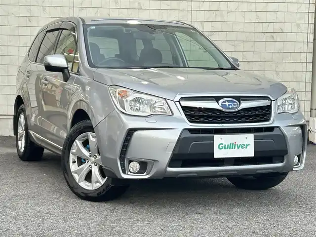 スバル フォレスター 2．0i－L アイサイト プラウドED 大分県 2015(平27)年 7.2万km アイスシルバーメタリック ・純正ナビ（CN-LR700D）/　ワンセグ・DVD/CD・Bluetooth・SD・ラジオ/・助手席回転シート/・アイサイト/　全車速追従機能付クルーズコントロール/　先行車発進お知らせ機能/　マルチファンクションディスプレイ/・プッシュエンジンスタート/・パワーシート/・ステアリングスイッチ/・ETC/・プリクラッシュセーフティシステム/・シートヒーターD席/・レーンキープアシスト/・横滑り制御システム/・ドライブレコーダー　SAA3060320/・純正17インチアルミホイル/・革巻きステアリング/・ウィンカーミラー/・リフトアップシート　N席/・ドアバイザー/・純正フロアマット/・取扱説明書/・保証書/・スペアキー１本