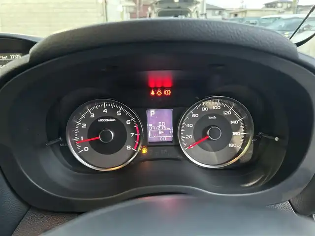 スバル フォレスター 2．0i－L アイサイト プラウドED 大分県 2015(平27)年 7.2万km アイスシルバーメタリック ・純正ナビ（CN-LR700D）/　ワンセグ・DVD/CD・Bluetooth・SD・ラジオ/・助手席回転シート/・アイサイト/　全車速追従機能付クルーズコントロール/　先行車発進お知らせ機能/　マルチファンクションディスプレイ/・プッシュエンジンスタート/・パワーシート/・ステアリングスイッチ/・ETC/・プリクラッシュセーフティシステム/・シートヒーターD席/・レーンキープアシスト/・横滑り制御システム/・ドライブレコーダー　SAA3060320/・純正17インチアルミホイル/・革巻きステアリング/・ウィンカーミラー/・リフトアップシート　N席/・ドアバイザー/・純正フロアマット/・取扱説明書/・保証書/・スペアキー１本