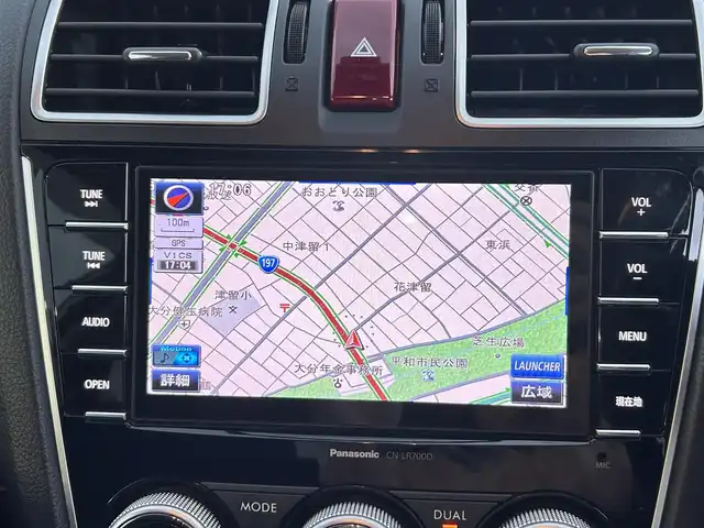 スバル フォレスター 2．0i－L アイサイト プラウドED 大分県 2015(平27)年 7.2万km アイスシルバーメタリック ・純正ナビ（CN-LR700D）/　ワンセグ・DVD/CD・Bluetooth・SD・ラジオ/・助手席回転シート/・アイサイト/　全車速追従機能付クルーズコントロール/　先行車発進お知らせ機能/　マルチファンクションディスプレイ/・プッシュエンジンスタート/・パワーシート/・ステアリングスイッチ/・ETC/・プリクラッシュセーフティシステム/・シートヒーターD席/・レーンキープアシスト/・横滑り制御システム/・ドライブレコーダー　SAA3060320/・純正17インチアルミホイル/・革巻きステアリング/・ウィンカーミラー/・リフトアップシート　N席/・ドアバイザー/・純正フロアマット/・取扱説明書/・保証書/・スペアキー１本