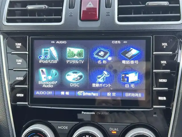 スバル フォレスター 2．0i－L アイサイト プラウドED 大分県 2015(平27)年 7.2万km アイスシルバーメタリック ・純正ナビ（CN-LR700D）/　ワンセグ・DVD/CD・Bluetooth・SD・ラジオ/・助手席回転シート/・アイサイト/　全車速追従機能付クルーズコントロール/　先行車発進お知らせ機能/　マルチファンクションディスプレイ/・プッシュエンジンスタート/・パワーシート/・ステアリングスイッチ/・ETC/・プリクラッシュセーフティシステム/・シートヒーターD席/・レーンキープアシスト/・横滑り制御システム/・ドライブレコーダー　SAA3060320/・純正17インチアルミホイル/・革巻きステアリング/・ウィンカーミラー/・リフトアップシート　N席/・ドアバイザー/・純正フロアマット/・取扱説明書/・保証書/・スペアキー１本