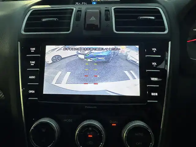 スバル フォレスター 2．0i－L アイサイト プラウドED 大分県 2015(平27)年 7.2万km アイスシルバーメタリック ・純正ナビ（CN-LR700D）/　ワンセグ・DVD/CD・Bluetooth・SD・ラジオ/・助手席回転シート/・アイサイト/　全車速追従機能付クルーズコントロール/　先行車発進お知らせ機能/　マルチファンクションディスプレイ/・プッシュエンジンスタート/・パワーシート/・ステアリングスイッチ/・ETC/・プリクラッシュセーフティシステム/・シートヒーターD席/・レーンキープアシスト/・横滑り制御システム/・ドライブレコーダー　SAA3060320/・純正17インチアルミホイル/・革巻きステアリング/・ウィンカーミラー/・リフトアップシート　N席/・ドアバイザー/・純正フロアマット/・取扱説明書/・保証書/・スペアキー１本