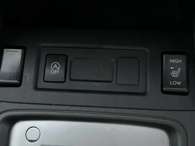 スバル フォレスター 2．0i－L アイサイト プラウドED 大分県 2015(平27)年 7.2万km アイスシルバーメタリック ・純正ナビ（CN-LR700D）/　ワンセグ・DVD/CD・Bluetooth・SD・ラジオ/・助手席回転シート/・アイサイト/　全車速追従機能付クルーズコントロール/　先行車発進お知らせ機能/　マルチファンクションディスプレイ/・プッシュエンジンスタート/・パワーシート/・ステアリングスイッチ/・ETC/・プリクラッシュセーフティシステム/・シートヒーターD席/・レーンキープアシスト/・横滑り制御システム/・ドライブレコーダー　SAA3060320/・純正17インチアルミホイル/・革巻きステアリング/・ウィンカーミラー/・リフトアップシート　N席/・ドアバイザー/・純正フロアマット/・取扱説明書/・保証書/・スペアキー１本