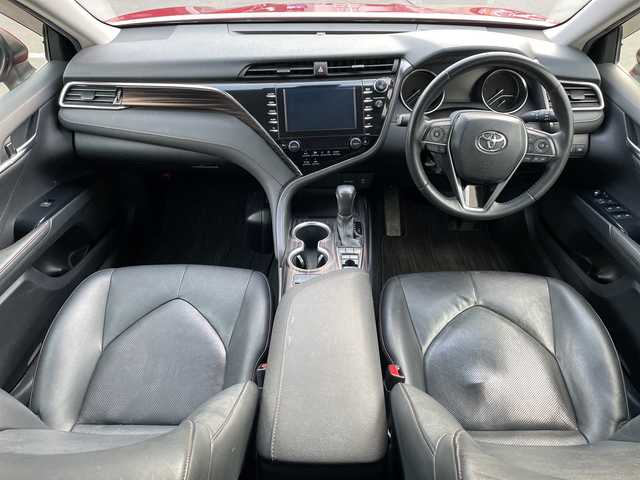 トヨタ カムリ G レザーパッケージ 長野県 2017(平29)年 11.8万km エモーショナルレッド 禁煙車/純正8インチナビ（CD/DVD/BD/フルセグTV/Bluetooth）/セーフティセンス/・プリクラッシュセーフティ/・レーントレーシングアシスト/・レーダークルーズコントロール/・オートマチックハイビーム/・ロードサインアシスト/・先行車発進告知機能/・ブラインドスポットモニター/・パーキングサポートブレーキ/バックカメラ/ビルトインETC/前席シートヒーター/前席パワーシート/ドライブレコーダー/ヘッドアップディスプレイ/革巻きステアリング/ステアリングスイッチ/電動パーキングブレーキ/ブレーキホールド/LEDヘッドライト/フォグランプ/オートライト/スマートキー/Pスタート/電動格納ミラー/純正18インチAW/純正フロアマット