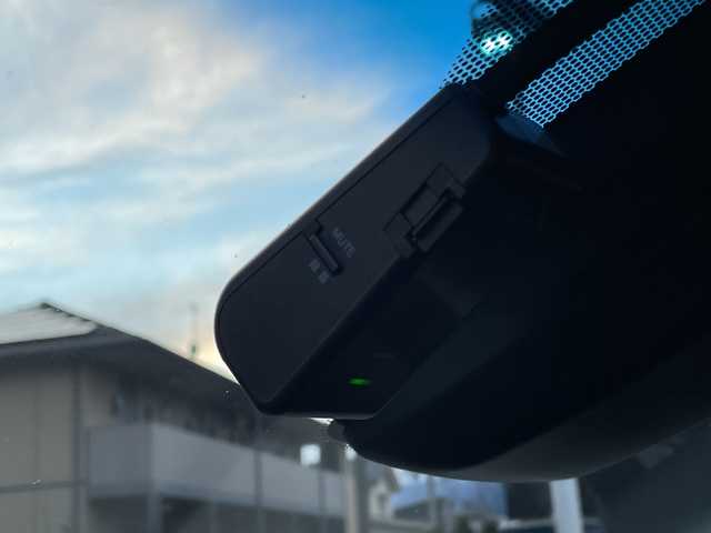 トヨタ カムリ G レザーパッケージ 長野県 2017(平29)年 11.8万km エモーショナルレッド 禁煙車/純正8インチナビ（CD/DVD/BD/フルセグTV/Bluetooth）/セーフティセンス/・プリクラッシュセーフティ/・レーントレーシングアシスト/・レーダークルーズコントロール/・オートマチックハイビーム/・ロードサインアシスト/・先行車発進告知機能/・ブラインドスポットモニター/・パーキングサポートブレーキ/バックカメラ/ビルトインETC/前席シートヒーター/前席パワーシート/ドライブレコーダー/ヘッドアップディスプレイ/革巻きステアリング/ステアリングスイッチ/電動パーキングブレーキ/ブレーキホールド/LEDヘッドライト/フォグランプ/オートライト/スマートキー/Pスタート/電動格納ミラー/純正18インチAW/純正フロアマット