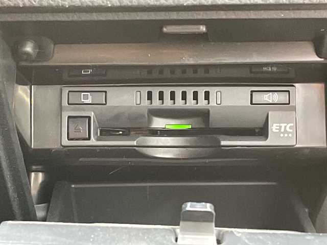 トヨタ カムリ G レザーパッケージ 長野県 2017(平29)年 11.8万km エモーショナルレッド 禁煙車/純正8インチナビ（CD/DVD/BD/フルセグTV/Bluetooth）/セーフティセンス/・プリクラッシュセーフティ/・レーントレーシングアシスト/・レーダークルーズコントロール/・オートマチックハイビーム/・ロードサインアシスト/・先行車発進告知機能/・ブラインドスポットモニター/・パーキングサポートブレーキ/バックカメラ/ビルトインETC/前席シートヒーター/前席パワーシート/ドライブレコーダー/ヘッドアップディスプレイ/革巻きステアリング/ステアリングスイッチ/電動パーキングブレーキ/ブレーキホールド/LEDヘッドライト/フォグランプ/オートライト/スマートキー/Pスタート/電動格納ミラー/純正18インチAW/純正フロアマット