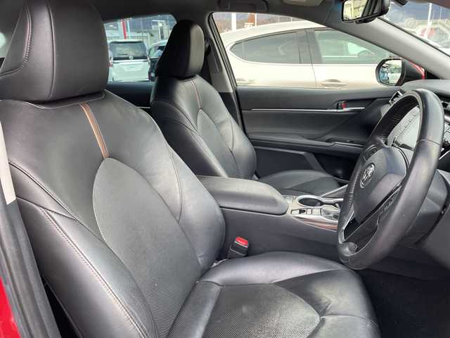 トヨタ カムリ G レザーパッケージ 長野県 2017(平29)年 11.8万km エモーショナルレッド 禁煙車/純正8インチナビ（CD/DVD/BD/フルセグTV/Bluetooth）/セーフティセンス/・プリクラッシュセーフティ/・レーントレーシングアシスト/・レーダークルーズコントロール/・オートマチックハイビーム/・ロードサインアシスト/・先行車発進告知機能/・ブラインドスポットモニター/・パーキングサポートブレーキ/バックカメラ/ビルトインETC/前席シートヒーター/前席パワーシート/ドライブレコーダー/ヘッドアップディスプレイ/革巻きステアリング/ステアリングスイッチ/電動パーキングブレーキ/ブレーキホールド/LEDヘッドライト/フォグランプ/オートライト/スマートキー/Pスタート/電動格納ミラー/純正18インチAW/純正フロアマット