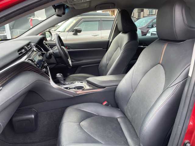 トヨタ カムリ G レザーパッケージ 長野県 2017(平29)年 11.8万km エモーショナルレッド 禁煙車/純正8インチナビ（CD/DVD/BD/フルセグTV/Bluetooth）/セーフティセンス/・プリクラッシュセーフティ/・レーントレーシングアシスト/・レーダークルーズコントロール/・オートマチックハイビーム/・ロードサインアシスト/・先行車発進告知機能/・ブラインドスポットモニター/・パーキングサポートブレーキ/バックカメラ/ビルトインETC/前席シートヒーター/前席パワーシート/ドライブレコーダー/ヘッドアップディスプレイ/革巻きステアリング/ステアリングスイッチ/電動パーキングブレーキ/ブレーキホールド/LEDヘッドライト/フォグランプ/オートライト/スマートキー/Pスタート/電動格納ミラー/純正18インチAW/純正フロアマット