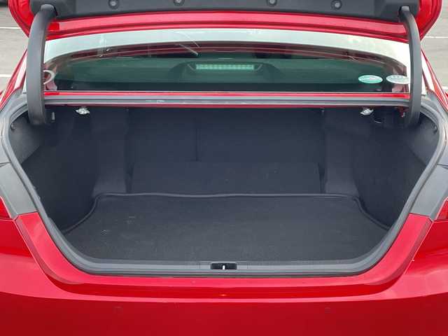 トヨタ カムリ G レザーパッケージ 長野県 2017(平29)年 11.8万km エモーショナルレッド 禁煙車/純正8インチナビ（CD/DVD/BD/フルセグTV/Bluetooth）/セーフティセンス/・プリクラッシュセーフティ/・レーントレーシングアシスト/・レーダークルーズコントロール/・オートマチックハイビーム/・ロードサインアシスト/・先行車発進告知機能/・ブラインドスポットモニター/・パーキングサポートブレーキ/バックカメラ/ビルトインETC/前席シートヒーター/前席パワーシート/ドライブレコーダー/ヘッドアップディスプレイ/革巻きステアリング/ステアリングスイッチ/電動パーキングブレーキ/ブレーキホールド/LEDヘッドライト/フォグランプ/オートライト/スマートキー/Pスタート/電動格納ミラー/純正18インチAW/純正フロアマット