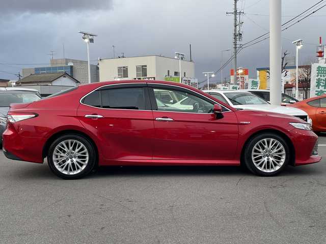 トヨタ カムリ G レザーパッケージ 長野県 2017(平29)年 11.8万km エモーショナルレッド 禁煙車/純正8インチナビ（CD/DVD/BD/フルセグTV/Bluetooth）/セーフティセンス/・プリクラッシュセーフティ/・レーントレーシングアシスト/・レーダークルーズコントロール/・オートマチックハイビーム/・ロードサインアシスト/・先行車発進告知機能/・ブラインドスポットモニター/・パーキングサポートブレーキ/バックカメラ/ビルトインETC/前席シートヒーター/前席パワーシート/ドライブレコーダー/ヘッドアップディスプレイ/革巻きステアリング/ステアリングスイッチ/電動パーキングブレーキ/ブレーキホールド/LEDヘッドライト/フォグランプ/オートライト/スマートキー/Pスタート/電動格納ミラー/純正18インチAW/純正フロアマット