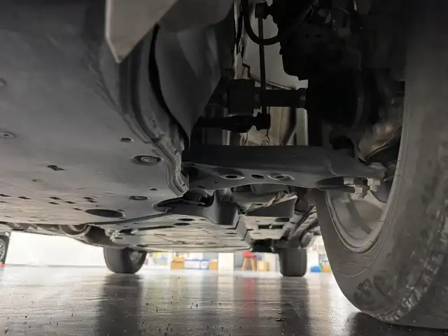 トヨタ ハリアー ハイブリッド G 三重県 2021(令3)年 3.5万km ホワイトパールクリスタルシャイン ハイブリッド/FF/MTモード付フロアCVT/純正 8インチ ディスプレイオーディオ/（AM/FM/Bluetooth/USB/iPod/CarPlay/AndroidAuto/Miracast/AUX）/バックガイドモニター/モデリスタエアロ（F/S/R下）/ドライブレコーダー 前後（デジタルミラー内蔵＋後付け）/ETC2.0/Toyota Safety Sense/●プリクラッシュセーフティ/●レーントレーシングアシスト/●レーダークルコン/●アダプティブハイビームシステム/●ロードサインアシスト/・先行車発進告知機能/・パーキングサポートブレーキ（前後静止物）/など/装備/・【OP】デジタルインナーミラー（前後録画機能付）/・パワーバックドア/・ハーフレザーシート/・パワーシート（D8way（2wayランバーサポート付））/・電動チルト・テレスコピックステアリング/・左右独立オートエアコン（ダイヤル型）/・オートワイパー/・電子パーキングブレーキ＆ブレーキホールド/・プッシュスタート/・純正18inAW/・保/・スマートキーx2/など