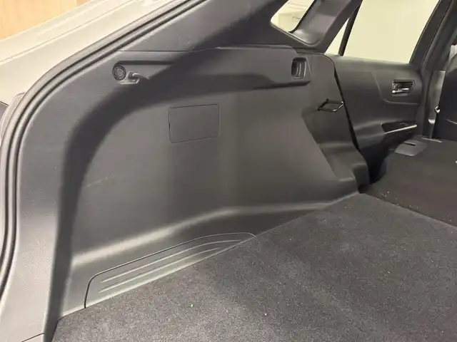 トヨタ ハリアー ハイブリッド G 三重県 2021(令3)年 3.5万km ホワイトパールクリスタルシャイン ハイブリッド/FF/MTモード付フロアCVT/純正 8インチ ディスプレイオーディオ/（AM/FM/Bluetooth/USB/iPod/CarPlay/AndroidAuto/Miracast/AUX）/バックガイドモニター/モデリスタエアロ（F/S/R下）/ドライブレコーダー 前後（デジタルミラー内蔵＋後付け）/ETC2.0/Toyota Safety Sense/●プリクラッシュセーフティ/●レーントレーシングアシスト/●レーダークルコン/●アダプティブハイビームシステム/●ロードサインアシスト/・先行車発進告知機能/・パーキングサポートブレーキ（前後静止物）/など/装備/・【OP】デジタルインナーミラー（前後録画機能付）/・パワーバックドア/・ハーフレザーシート/・パワーシート（D8way（2wayランバーサポート付））/・電動チルト・テレスコピックステアリング/・左右独立オートエアコン（ダイヤル型）/・オートワイパー/・電子パーキングブレーキ＆ブレーキホールド/・プッシュスタート/・純正18inAW/・保/・スマートキーx2/など