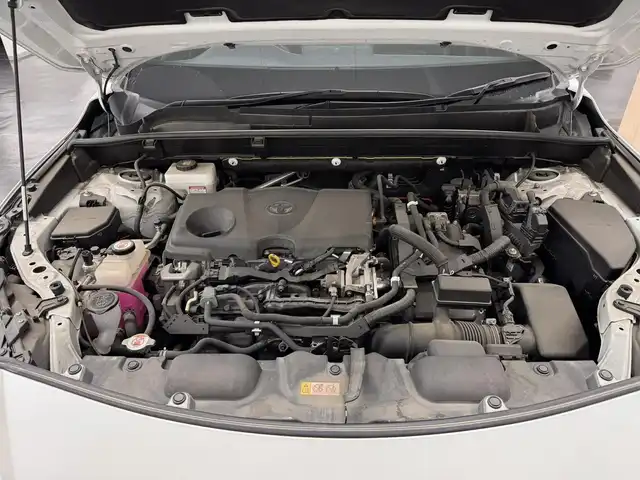 トヨタ ハリアー ハイブリッド G 三重県 2021(令3)年 3.5万km ホワイトパールクリスタルシャイン ハイブリッド/FF/MTモード付フロアCVT/純正 8インチ ディスプレイオーディオ/（AM/FM/Bluetooth/USB/iPod/CarPlay/AndroidAuto/Miracast/AUX）/バックガイドモニター/モデリスタエアロ（F/S/R下）/ドライブレコーダー 前後（デジタルミラー内蔵＋後付け）/ETC2.0/Toyota Safety Sense/●プリクラッシュセーフティ/●レーントレーシングアシスト/●レーダークルコン/●アダプティブハイビームシステム/●ロードサインアシスト/・先行車発進告知機能/・パーキングサポートブレーキ（前後静止物）/など/装備/・【OP】デジタルインナーミラー（前後録画機能付）/・パワーバックドア/・ハーフレザーシート/・パワーシート（D8way（2wayランバーサポート付））/・電動チルト・テレスコピックステアリング/・左右独立オートエアコン（ダイヤル型）/・オートワイパー/・電子パーキングブレーキ＆ブレーキホールド/・プッシュスタート/・純正18inAW/・保/・スマートキーx2/など