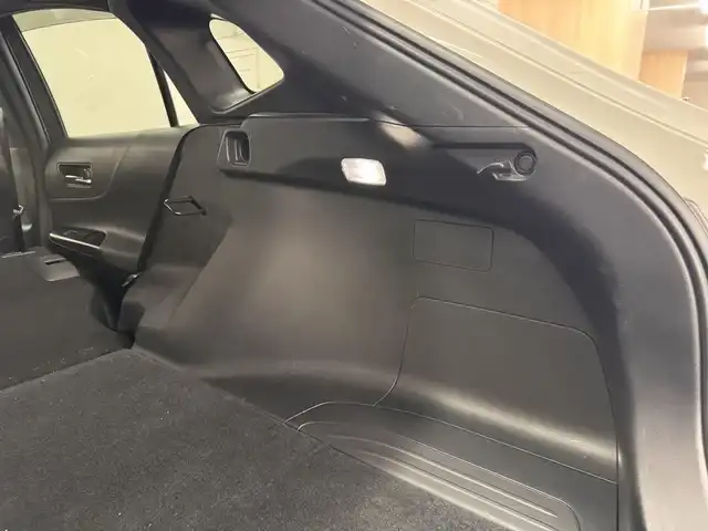 トヨタ ハリアー ハイブリッド G 三重県 2021(令3)年 3.5万km ホワイトパールクリスタルシャイン ハイブリッド/FF/MTモード付フロアCVT/純正 8インチ ディスプレイオーディオ/（AM/FM/Bluetooth/USB/iPod/CarPlay/AndroidAuto/Miracast/AUX）/バックガイドモニター/モデリスタエアロ（F/S/R下）/ドライブレコーダー 前後（デジタルミラー内蔵＋後付け）/ETC2.0/Toyota Safety Sense/●プリクラッシュセーフティ/●レーントレーシングアシスト/●レーダークルコン/●アダプティブハイビームシステム/●ロードサインアシスト/・先行車発進告知機能/・パーキングサポートブレーキ（前後静止物）/など/装備/・【OP】デジタルインナーミラー（前後録画機能付）/・パワーバックドア/・ハーフレザーシート/・パワーシート（D8way（2wayランバーサポート付））/・電動チルト・テレスコピックステアリング/・左右独立オートエアコン（ダイヤル型）/・オートワイパー/・電子パーキングブレーキ＆ブレーキホールド/・プッシュスタート/・純正18inAW/・保/・スマートキーx2/など