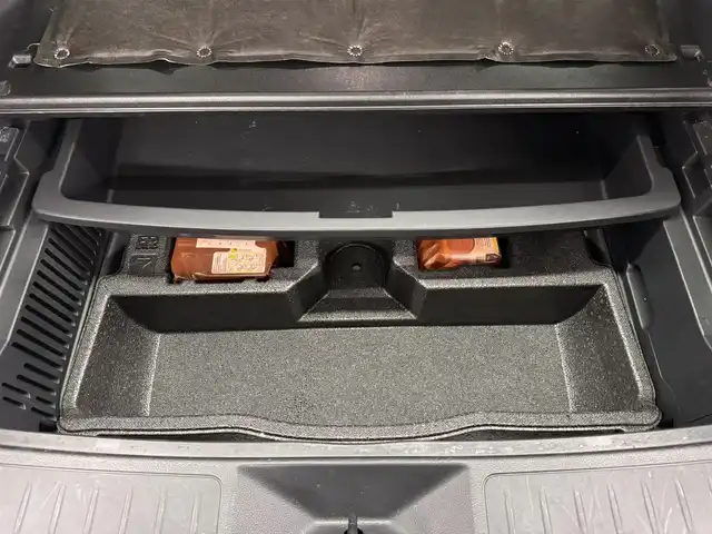 トヨタ ハリアー ハイブリッド G 三重県 2021(令3)年 3.5万km ホワイトパールクリスタルシャイン ハイブリッド/FF/MTモード付フロアCVT/純正 8インチ ディスプレイオーディオ/（AM/FM/Bluetooth/USB/iPod/CarPlay/AndroidAuto/Miracast/AUX）/バックガイドモニター/モデリスタエアロ（F/S/R下）/ドライブレコーダー 前後（デジタルミラー内蔵＋後付け）/ETC2.0/Toyota Safety Sense/●プリクラッシュセーフティ/●レーントレーシングアシスト/●レーダークルコン/●アダプティブハイビームシステム/●ロードサインアシスト/・先行車発進告知機能/・パーキングサポートブレーキ（前後静止物）/など/装備/・【OP】デジタルインナーミラー（前後録画機能付）/・パワーバックドア/・ハーフレザーシート/・パワーシート（D8way（2wayランバーサポート付））/・電動チルト・テレスコピックステアリング/・左右独立オートエアコン（ダイヤル型）/・オートワイパー/・電子パーキングブレーキ＆ブレーキホールド/・プッシュスタート/・純正18inAW/・保/・スマートキーx2/など