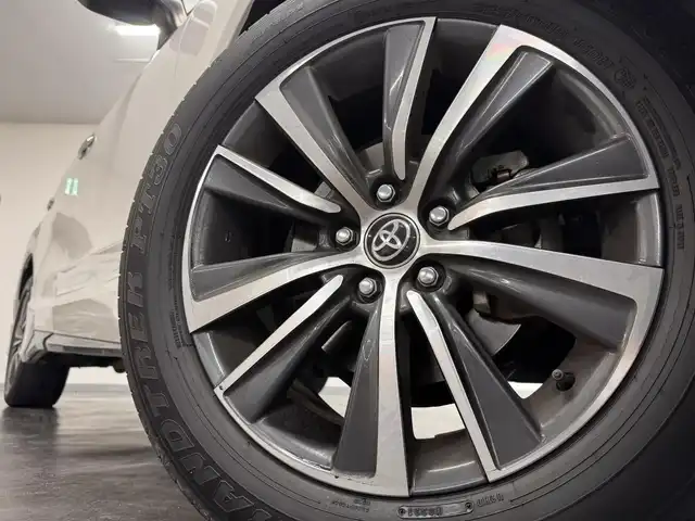 トヨタ ハリアー ハイブリッド G 三重県 2021(令3)年 3.5万km ホワイトパールクリスタルシャイン ハイブリッド/FF/MTモード付フロアCVT/純正 8インチ ディスプレイオーディオ/（AM/FM/Bluetooth/USB/iPod/CarPlay/AndroidAuto/Miracast/AUX）/バックガイドモニター/モデリスタエアロ（F/S/R下）/ドライブレコーダー 前後（デジタルミラー内蔵＋後付け）/ETC2.0/Toyota Safety Sense/●プリクラッシュセーフティ/●レーントレーシングアシスト/●レーダークルコン/●アダプティブハイビームシステム/●ロードサインアシスト/・先行車発進告知機能/・パーキングサポートブレーキ（前後静止物）/など/装備/・【OP】デジタルインナーミラー（前後録画機能付）/・パワーバックドア/・ハーフレザーシート/・パワーシート（D8way（2wayランバーサポート付））/・電動チルト・テレスコピックステアリング/・左右独立オートエアコン（ダイヤル型）/・オートワイパー/・電子パーキングブレーキ＆ブレーキホールド/・プッシュスタート/・純正18inAW/・保/・スマートキーx2/など