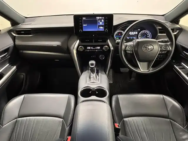 トヨタ ハリアー ハイブリッド G 三重県 2021(令3)年 3.5万km ホワイトパールクリスタルシャイン ハイブリッド/FF/MTモード付フロアCVT/純正 8インチ ディスプレイオーディオ/（AM/FM/Bluetooth/USB/iPod/CarPlay/AndroidAuto/Miracast/AUX）/バックガイドモニター/モデリスタエアロ（F/S/R下）/ドライブレコーダー 前後（デジタルミラー内蔵＋後付け）/ETC2.0/Toyota Safety Sense/●プリクラッシュセーフティ/●レーントレーシングアシスト/●レーダークルコン/●アダプティブハイビームシステム/●ロードサインアシスト/・先行車発進告知機能/・パーキングサポートブレーキ（前後静止物）/など/装備/・【OP】デジタルインナーミラー（前後録画機能付）/・パワーバックドア/・ハーフレザーシート/・パワーシート（D8way（2wayランバーサポート付））/・電動チルト・テレスコピックステアリング/・左右独立オートエアコン（ダイヤル型）/・オートワイパー/・電子パーキングブレーキ＆ブレーキホールド/・プッシュスタート/・純正18inAW/・保/・スマートキーx2/など