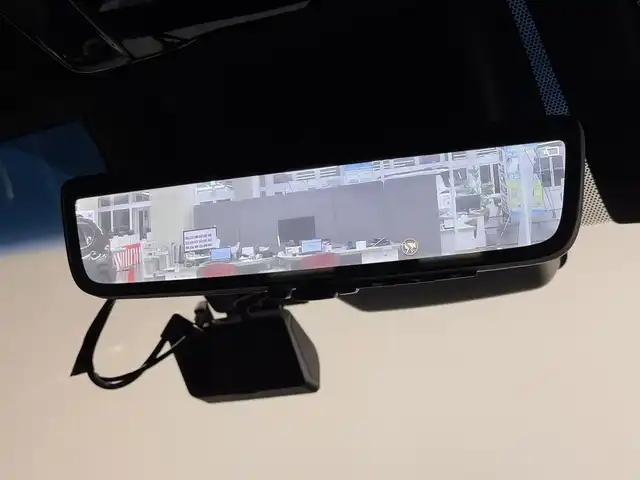 トヨタ ハリアー ハイブリッド G 三重県 2021(令3)年 3.5万km ホワイトパールクリスタルシャイン ハイブリッド/FF/MTモード付フロアCVT/純正 8インチ ディスプレイオーディオ/（AM/FM/Bluetooth/USB/iPod/CarPlay/AndroidAuto/Miracast/AUX）/バックガイドモニター/モデリスタエアロ（F/S/R下）/ドライブレコーダー 前後（デジタルミラー内蔵＋後付け）/ETC2.0/Toyota Safety Sense/●プリクラッシュセーフティ/●レーントレーシングアシスト/●レーダークルコン/●アダプティブハイビームシステム/●ロードサインアシスト/・先行車発進告知機能/・パーキングサポートブレーキ（前後静止物）/など/装備/・【OP】デジタルインナーミラー（前後録画機能付）/・パワーバックドア/・ハーフレザーシート/・パワーシート（D8way（2wayランバーサポート付））/・電動チルト・テレスコピックステアリング/・左右独立オートエアコン（ダイヤル型）/・オートワイパー/・電子パーキングブレーキ＆ブレーキホールド/・プッシュスタート/・純正18inAW/・保/・スマートキーx2/など