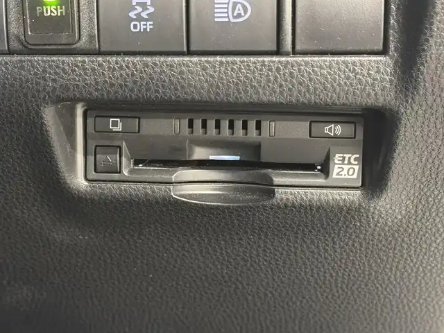 トヨタ ハリアー ハイブリッド G 三重県 2021(令3)年 3.5万km ホワイトパールクリスタルシャイン ハイブリッド/FF/MTモード付フロアCVT/純正 8インチ ディスプレイオーディオ/（AM/FM/Bluetooth/USB/iPod/CarPlay/AndroidAuto/Miracast/AUX）/バックガイドモニター/モデリスタエアロ（F/S/R下）/ドライブレコーダー 前後（デジタルミラー内蔵＋後付け）/ETC2.0/Toyota Safety Sense/●プリクラッシュセーフティ/●レーントレーシングアシスト/●レーダークルコン/●アダプティブハイビームシステム/●ロードサインアシスト/・先行車発進告知機能/・パーキングサポートブレーキ（前後静止物）/など/装備/・【OP】デジタルインナーミラー（前後録画機能付）/・パワーバックドア/・ハーフレザーシート/・パワーシート（D8way（2wayランバーサポート付））/・電動チルト・テレスコピックステアリング/・左右独立オートエアコン（ダイヤル型）/・オートワイパー/・電子パーキングブレーキ＆ブレーキホールド/・プッシュスタート/・純正18inAW/・保/・スマートキーx2/など