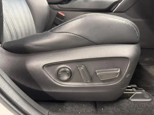 トヨタ ハリアー ハイブリッド G 三重県 2021(令3)年 3.5万km ホワイトパールクリスタルシャイン ハイブリッド/FF/MTモード付フロアCVT/純正 8インチ ディスプレイオーディオ/（AM/FM/Bluetooth/USB/iPod/CarPlay/AndroidAuto/Miracast/AUX）/バックガイドモニター/モデリスタエアロ（F/S/R下）/ドライブレコーダー 前後（デジタルミラー内蔵＋後付け）/ETC2.0/Toyota Safety Sense/●プリクラッシュセーフティ/●レーントレーシングアシスト/●レーダークルコン/●アダプティブハイビームシステム/●ロードサインアシスト/・先行車発進告知機能/・パーキングサポートブレーキ（前後静止物）/など/装備/・【OP】デジタルインナーミラー（前後録画機能付）/・パワーバックドア/・ハーフレザーシート/・パワーシート（D8way（2wayランバーサポート付））/・電動チルト・テレスコピックステアリング/・左右独立オートエアコン（ダイヤル型）/・オートワイパー/・電子パーキングブレーキ＆ブレーキホールド/・プッシュスタート/・純正18inAW/・保/・スマートキーx2/など