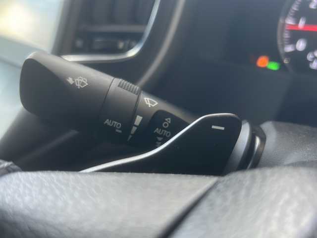 トヨタ クラウン アスリート G-T 秋田県 2015(平27)年 8.4万km ホワイトパールクリスタルシャイン 純正ナビ/・フルセグ/・CD/・DVD/・SD/・BT/・ラジオ/オートハイビーム/オートライト/オールオートウィンドウ/クルコン/サンルーフ/ステアリングスイッチ/電動格納ミラー/ビルトインETC/リアサンシェード/純正マット/前席シートヒーター、ベンチレーション/前席パワーシート/クリアランスソナー/セカンドシートサンシェード/純正フロアマット/社外AW組スタッドレス積載