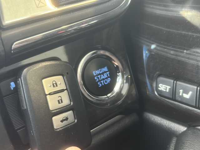 トヨタ クラウン アスリート G-T 秋田県 2015(平27)年 8.4万km ホワイトパールクリスタルシャイン 純正ナビ/・フルセグ/・CD/・DVD/・SD/・BT/・ラジオ/オートハイビーム/オートライト/オールオートウィンドウ/クルコン/サンルーフ/ステアリングスイッチ/電動格納ミラー/ビルトインETC/リアサンシェード/純正マット/前席シートヒーター、ベンチレーション/前席パワーシート/クリアランスソナー/セカンドシートサンシェード/純正フロアマット/社外AW組スタッドレス積載