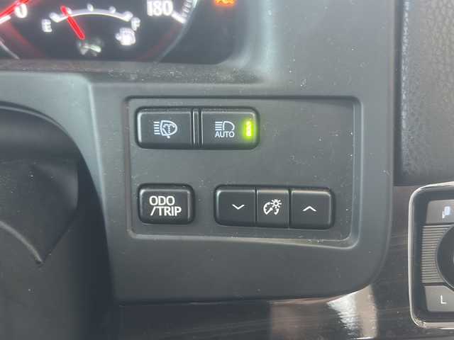 トヨタ クラウン アスリート G-T 秋田県 2015(平27)年 8.4万km ホワイトパールクリスタルシャイン 純正ナビ/・フルセグ/・CD/・DVD/・SD/・BT/・ラジオ/オートハイビーム/オートライト/オールオートウィンドウ/クルコン/サンルーフ/ステアリングスイッチ/電動格納ミラー/ビルトインETC/リアサンシェード/純正マット/前席シートヒーター、ベンチレーション/前席パワーシート/クリアランスソナー/セカンドシートサンシェード/純正フロアマット/社外AW組スタッドレス積載