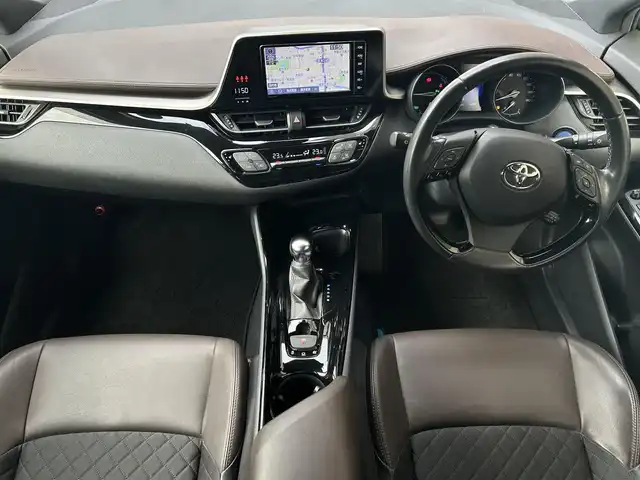 トヨタ Ｃ－ＨＲ G 大阪府 2019(令1)年 5万km ホワイトパールクリスタルシャイン OP　バックカメラ/OP　リヤクロストラフィックアラート/純正7インチSDナビ　/Bluetooth/CD/DVD/AM/FM/クルーズコントロール追従機能付き/アイドリングストップ/前後コーナーセンサー/ABS/横滑り防止機能/ブラインドスポットモニタ/オートLEDヘッドライト/フォグランプ/スペアキー×1/保証書/取扱説明書/記録簿　R7年6月　R6年6月　R5年5月　R4年6月