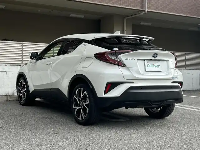 トヨタ Ｃ－ＨＲ G 大阪府 2019(令1)年 5万km ホワイトパールクリスタルシャイン OP　バックカメラ/OP　リヤクロストラフィックアラート/純正7インチSDナビ　/Bluetooth/CD/DVD/AM/FM/クルーズコントロール追従機能付き/アイドリングストップ/前後コーナーセンサー/ABS/横滑り防止機能/ブラインドスポットモニタ/オートLEDヘッドライト/フォグランプ/スペアキー×1/保証書/取扱説明書/記録簿　R7年6月　R6年6月　R5年5月　R4年6月