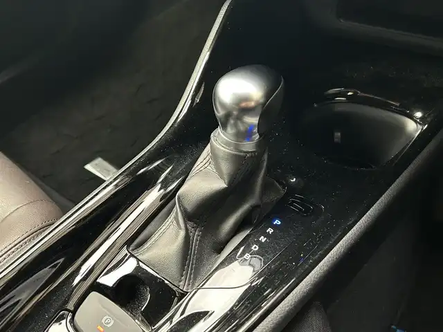 トヨタ Ｃ－ＨＲ G 大阪府 2019(令1)年 5万km ホワイトパールクリスタルシャイン OP　バックカメラ/OP　リヤクロストラフィックアラート/純正7インチSDナビ　/Bluetooth/CD/DVD/AM/FM/クルーズコントロール追従機能付き/アイドリングストップ/前後コーナーセンサー/ABS/横滑り防止機能/ブラインドスポットモニタ/オートLEDヘッドライト/フォグランプ/スペアキー×1/保証書/取扱説明書/記録簿　R7年6月　R6年6月　R5年5月　R4年6月