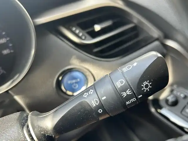 トヨタ Ｃ－ＨＲ G 大阪府 2019(令1)年 5万km ホワイトパールクリスタルシャイン OP　バックカメラ/OP　リヤクロストラフィックアラート/純正7インチSDナビ　/Bluetooth/CD/DVD/AM/FM/クルーズコントロール追従機能付き/アイドリングストップ/前後コーナーセンサー/ABS/横滑り防止機能/ブラインドスポットモニタ/オートLEDヘッドライト/フォグランプ/スペアキー×1/保証書/取扱説明書/記録簿　R7年6月　R6年6月　R5年5月　R4年6月