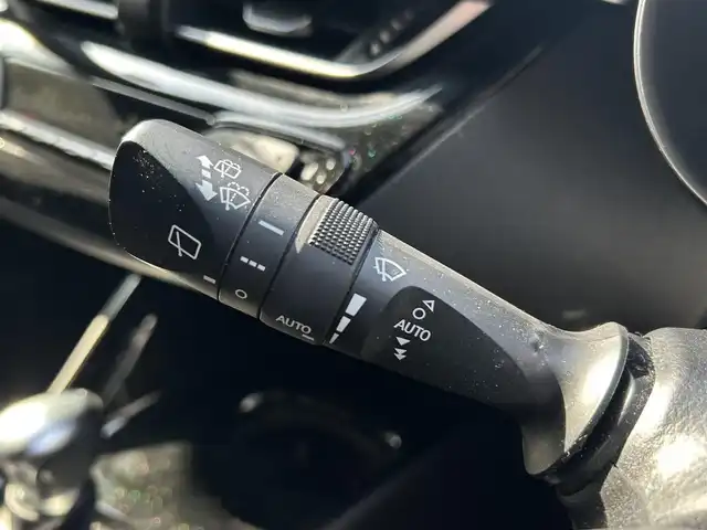 トヨタ Ｃ－ＨＲ G 大阪府 2019(令1)年 5万km ホワイトパールクリスタルシャイン OP　バックカメラ/OP　リヤクロストラフィックアラート/純正7インチSDナビ　/Bluetooth/CD/DVD/AM/FM/クルーズコントロール追従機能付き/アイドリングストップ/前後コーナーセンサー/ABS/横滑り防止機能/ブラインドスポットモニタ/オートLEDヘッドライト/フォグランプ/スペアキー×1/保証書/取扱説明書/記録簿　R7年6月　R6年6月　R5年5月　R4年6月