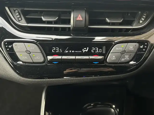 トヨタ Ｃ－ＨＲ G 大阪府 2019(令1)年 5万km ホワイトパールクリスタルシャイン OP　バックカメラ/OP　リヤクロストラフィックアラート/純正7インチSDナビ　/Bluetooth/CD/DVD/AM/FM/クルーズコントロール追従機能付き/アイドリングストップ/前後コーナーセンサー/ABS/横滑り防止機能/ブラインドスポットモニタ/オートLEDヘッドライト/フォグランプ/スペアキー×1/保証書/取扱説明書/記録簿　R7年6月　R6年6月　R5年5月　R4年6月