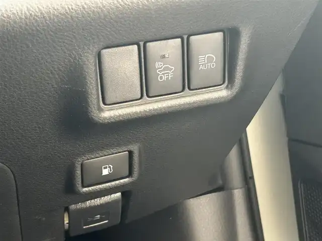 トヨタ Ｃ－ＨＲ G 大阪府 2019(令1)年 5万km ホワイトパールクリスタルシャイン OP　バックカメラ/OP　リヤクロストラフィックアラート/純正7インチSDナビ　/Bluetooth/CD/DVD/AM/FM/クルーズコントロール追従機能付き/アイドリングストップ/前後コーナーセンサー/ABS/横滑り防止機能/ブラインドスポットモニタ/オートLEDヘッドライト/フォグランプ/スペアキー×1/保証書/取扱説明書/記録簿　R7年6月　R6年6月　R5年5月　R4年6月