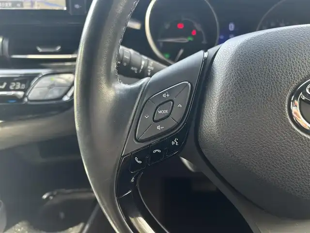 トヨタ Ｃ－ＨＲ G 大阪府 2019(令1)年 5万km ホワイトパールクリスタルシャイン OP　バックカメラ/OP　リヤクロストラフィックアラート/純正7インチSDナビ　/Bluetooth/CD/DVD/AM/FM/クルーズコントロール追従機能付き/アイドリングストップ/前後コーナーセンサー/ABS/横滑り防止機能/ブラインドスポットモニタ/オートLEDヘッドライト/フォグランプ/スペアキー×1/保証書/取扱説明書/記録簿　R7年6月　R6年6月　R5年5月　R4年6月