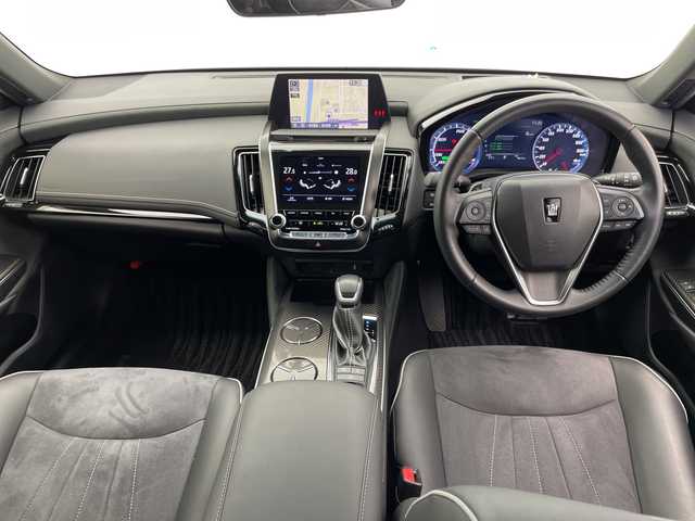 トヨタ クラウン ハイブリッド RS アドバンス 千葉県 2019(令1)年 1万km ホワイトパールクリスタルシャイン 純正SDナビ【AM/FM/BT/TV/CD/DVD】/ブラインドスポットモニター/パワーシート【運転席側+助手席側】/シートメモリー/電動格納ミラー/横滑り防止装置/レーンキープアシスト/衝突被害軽減システム/クルーズコントロール追従機能有/ビルトインETC2.0 /バックカメラ/革ステアリング/オートワイパー/オートライト/オートマチックハイビーム/ブレーキホールド/スペアキー