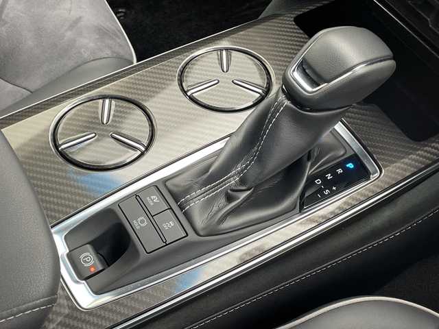 トヨタ クラウン ハイブリッド RS アドバンス 千葉県 2019(令1)年 1万km ホワイトパールクリスタルシャイン 純正SDナビ【AM/FM/BT/TV/CD/DVD】/ブラインドスポットモニター/パワーシート【運転席側+助手席側】/シートメモリー/電動格納ミラー/横滑り防止装置/レーンキープアシスト/衝突被害軽減システム/クルーズコントロール追従機能有/ビルトインETC2.0 /バックカメラ/革ステアリング/オートワイパー/オートライト/オートマチックハイビーム/ブレーキホールド/スペアキー