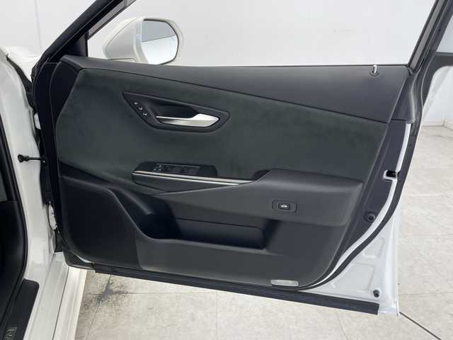 トヨタ クラウン ハイブリッド RS アドバンス 千葉県 2019(令1)年 1万km ホワイトパールクリスタルシャイン 純正SDナビ【AM/FM/BT/TV/CD/DVD】/ブラインドスポットモニター/パワーシート【運転席側+助手席側】/シートメモリー/電動格納ミラー/横滑り防止装置/レーンキープアシスト/衝突被害軽減システム/クルーズコントロール追従機能有/ビルトインETC2.0 /バックカメラ/革ステアリング/オートワイパー/オートライト/オートマチックハイビーム/ブレーキホールド/スペアキー