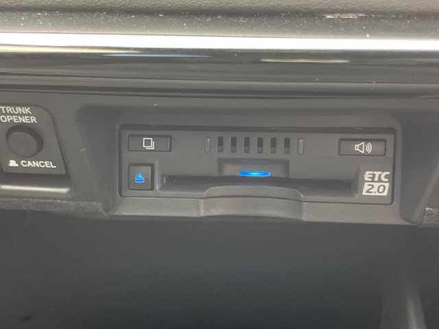 トヨタ クラウン ハイブリッド RS アドバンス 千葉県 2019(令1)年 1万km ホワイトパールクリスタルシャイン 純正SDナビ【AM/FM/BT/TV/CD/DVD】/ブラインドスポットモニター/パワーシート【運転席側+助手席側】/シートメモリー/電動格納ミラー/横滑り防止装置/レーンキープアシスト/衝突被害軽減システム/クルーズコントロール追従機能有/ビルトインETC2.0 /バックカメラ/革ステアリング/オートワイパー/オートライト/オートマチックハイビーム/ブレーキホールド/スペアキー