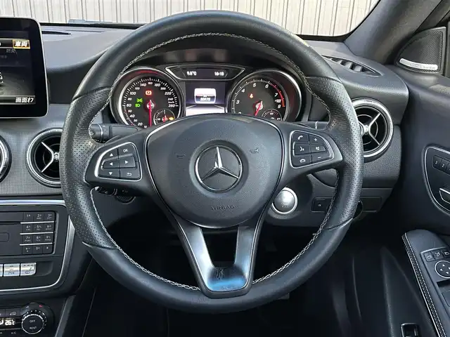 メルセデス・ベンツ ＣＬＡ２２０ 4MATIC 青森県 2017(平29)年 3.1万km カルサイトホワイト /4WD/エレクトロニック・スタビリティ・プログラム/　・ブレーキアシスト/　・アンダーステア/　・オーバーステア/D席N席パワーシート/サンルーフ/ターボ/クルーズコントロール/MT付AT/純正HDDナビ/(フルセグTV/Bluetooth)/クリアランスソナー/パーキングアシスト/ブレーキアシスト/ふらつき警報/車線逸脱警報/横滑り防止装置/盗難防止装置/オートライト/LEDヘッドライト/フロントフォグランプ/純正フロアマット/D席シートヒーター/リアヒーター/ETC/純正18インチアルミホイール/ウインカーミラー/バックカメラ/革シート/プライバシーガラス/オーディオ/ステアスイッチ/プッシュスタートシステム/カーテンエアバック/サイドエアバック/Wエアバッグ/ABS/スマートキー/保証書/取扱説明書