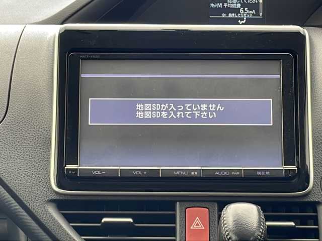 トヨタ ヴォクシー ZS 沖縄県 2014(平26)年 8.9万km ホワイトパールクリスタルシャイン 純正9インチナビ（NSZT-Y62G）/フルセグＴＶ/ＣＤ／ＤＶＤ/Ｂｌｕｅｔｏｏｔｈ/バックカメラ/前方ドライブレコーダー/ＥＴＣ/パワースライドドア/ＬＥＤヘッドライト/純正アルミ/純正フロアマット/ＡＢＳ/横滑り防止機能/スマートキー