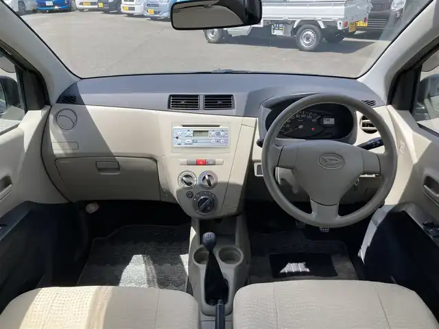 ダイハツ ミラ X スペシャル 静岡県 2016(平28)年 2.2万km ブラックマイカメタリック 純正オーディオ/　AM FM CD AUX/純正フロアマット/純正ベージュシートカバー/リモコンキー/マニュアルエアコン/純正ドアバイザー/取扱説明書/保証書/ワンオーナー/5速MT/ハロゲンヘッドランプ