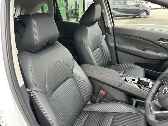 日産 オーラ G レザーエディション 和歌山県 2024(令6)年 0.4万km ピュアホワイトパール 純正ナビ/フルセグTV/アラウンドビューモニター/デジタルインナーミラー/（BT/USB/MSV)/エマージェンシーブレーキ/レーンキープ/ブラインドスポットモニター/横滑り防止装置/ドライブレコーダー/ETC/純正フロアマット/純正アルミホイール/LEDヘッドライト/フォグランプ/オートライト/オートマチックハイビーム