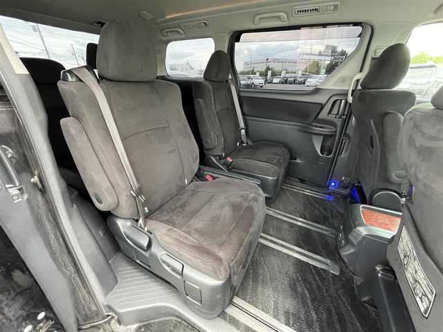 トヨタ ヴェルファイア 2．4Z プラチナセレクションⅡ 道央・札幌 2010(平22)年 15.4万km ブラック ４WD/純正メーカーナビ/CD/DVD/BT/フルセグ/純正フリップダウンモニター/横滑り防止装置/クリアランスソナー/バックカメラ/ビルトインETC/センターデフロック/両側パワースライドドア/パワーバックドア/2列目オットマン/革巻きウッドコンビステアリング/ステアリングリモコン/AC100V/MTモード付AT/プッシュスタート/スマートキー/HIDヘッドライト/オートライト/フォグランプ/電動格納ミラー/ウィンカーミラー/純正フロアマット/ドアバイザー/純正AW付夏タイヤ積込/235/50/R18/2018年/山5mm