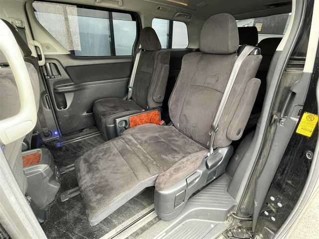 トヨタ ヴェルファイア 2．4Z プラチナセレクションⅡ 道央・札幌 2010(平22)年 15.4万km ブラック ４WD/純正メーカーナビ/CD/DVD/BT/フルセグ/純正フリップダウンモニター/横滑り防止装置/クリアランスソナー/バックカメラ/ビルトインETC/センターデフロック/両側パワースライドドア/パワーバックドア/2列目オットマン/革巻きウッドコンビステアリング/ステアリングリモコン/AC100V/MTモード付AT/プッシュスタート/スマートキー/HIDヘッドライト/オートライト/フォグランプ/電動格納ミラー/ウィンカーミラー/純正フロアマット/ドアバイザー/純正AW付夏タイヤ積込/235/50/R18/2018年/山5mm