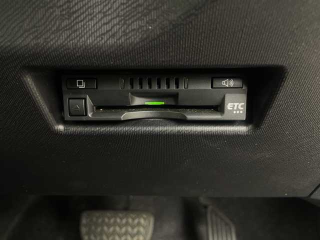 トヨタ アクア S スタイルブラック 埼玉県 2021(令3)年 4万km ホワイトパールクリスタルシャイン 純正ナビ/（BT/TV/CD/DVD/AM/FM)/全方位カメラ/前後ドライブレコーダー/ビルトインＥＴＣ/フルセグテレビ/Bluetooth/衝突軽減ブレーキシステム/レーンキープアシスト/横滑り防止装置/踏み間違い防止/コーナーセンサー/ＬＥＤヘッドライト/オートライト/オートハイビーム　/純正ドライブレコーダー/コーナーセンサー/ウインカーミラー/取扱説明書/新車保証書/ナビ取扱説明書