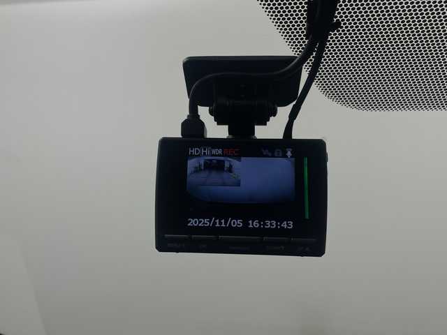 トヨタ アクア S スタイルブラック 埼玉県 2021(令3)年 4万km ホワイトパールクリスタルシャイン 純正ナビ/（BT/TV/CD/DVD/AM/FM)/全方位カメラ/前後ドライブレコーダー/ビルトインＥＴＣ/フルセグテレビ/Bluetooth/衝突軽減ブレーキシステム/レーンキープアシスト/横滑り防止装置/踏み間違い防止/コーナーセンサー/ＬＥＤヘッドライト/オートライト/オートハイビーム　/純正ドライブレコーダー/コーナーセンサー/ウインカーミラー/取扱説明書/新車保証書/ナビ取扱説明書