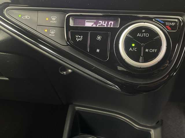 トヨタ アクア S スタイルブラック 埼玉県 2021(令3)年 4万km ホワイトパールクリスタルシャイン 純正ナビ/（BT/TV/CD/DVD/AM/FM)/全方位カメラ/前後ドライブレコーダー/ビルトインＥＴＣ/フルセグテレビ/Bluetooth/衝突軽減ブレーキシステム/レーンキープアシスト/横滑り防止装置/踏み間違い防止/コーナーセンサー/ＬＥＤヘッドライト/オートライト/オートハイビーム　/純正ドライブレコーダー/コーナーセンサー/ウインカーミラー/取扱説明書/新車保証書/ナビ取扱説明書